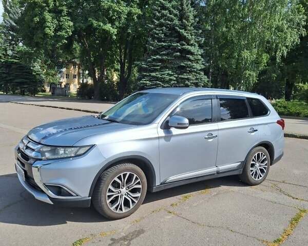 Серый Мицубиси Аутлендер, объемом двигателя 2.4 л и пробегом 160 тыс. км за 14200 $, фото 1 на Automoto.ua