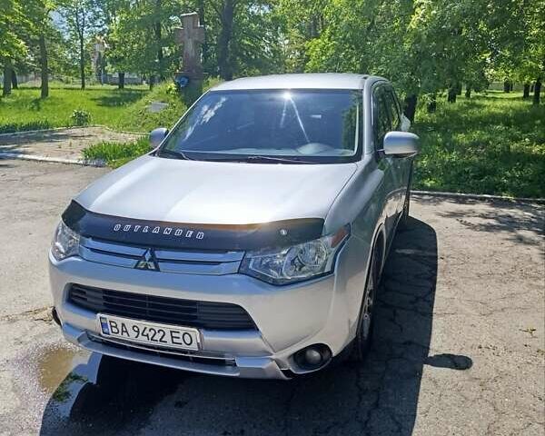 Серый Мицубиси Аутлендер, объемом двигателя 2.4 л и пробегом 250 тыс. км за 10500 $, фото 1 на Automoto.ua