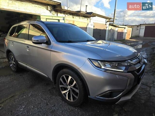 Серый Мицубиси Аутлендер, объемом двигателя 2.36 л и пробегом 164 тыс. км за 17500 $, фото 1 на Automoto.ua