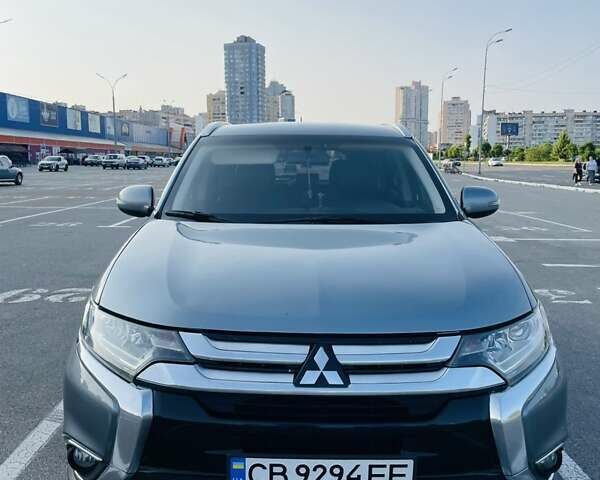 Сірий Міцубісі Аутлендер, об'ємом двигуна 2.36 л та пробігом 217 тис. км за 13500 $, фото 1 на Automoto.ua