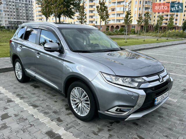 Сірий Міцубісі Аутлендер, об'ємом двигуна 2.27 л та пробігом 210 тис. км за 22000 $, фото 1 на Automoto.ua