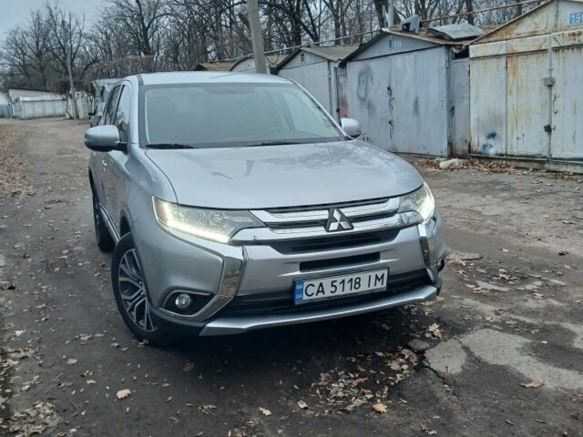 Серый Мицубиси Аутлендер, объемом двигателя 2.4 л и пробегом 250 тыс. км за 14500 $, фото 1 на Automoto.ua