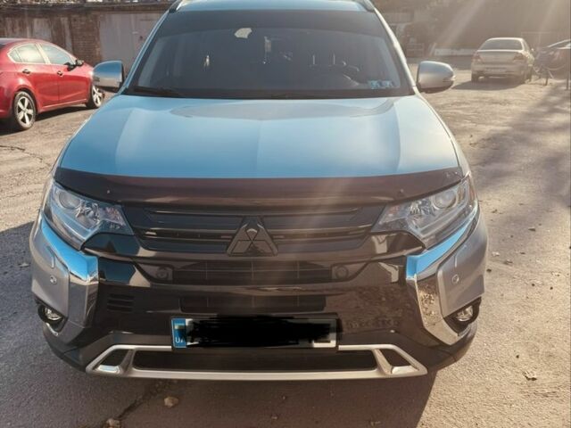 Серый Мицубиси Аутлендер, объемом двигателя 2.4 л и пробегом 125 тыс. км за 17800 $, фото 1 на Automoto.ua