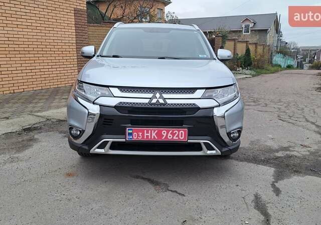 Серый Мицубиси Аутлендер, объемом двигателя 2.36 л и пробегом 120 тыс. км за 16100 $, фото 1 на Automoto.ua