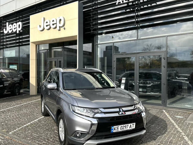 Мицубиси Аутлендер 2017 в Днепре (Днепропетровске) на Automoto.ua Серый Мицубиси Аутлендер, объемом двигателя 2 л и пробегом 103 тыс. км за 16990 $, фото 1 на Automoto.ua
