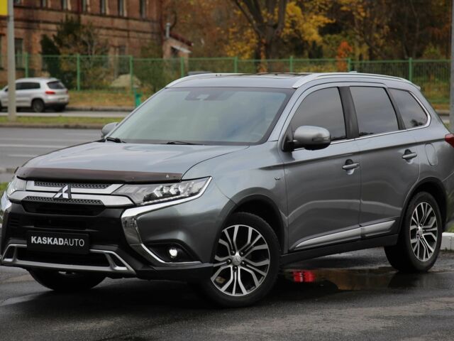 Серый Мицубиси Аутлендер, объемом двигателя 3 л и пробегом 195 тыс. км за 16900 $, фото 1 на Automoto.ua