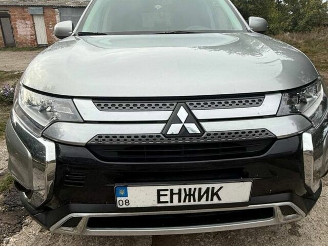 Серый Мицубиси Аутлендер, объемом двигателя 2.4 л и пробегом 69 тыс. км за 18499 $, фото 1 на Automoto.ua