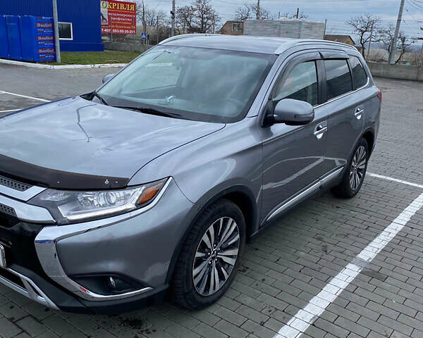 Серый Мицубиси Аутлендер, объемом двигателя 2.36 л и пробегом 160 тыс. км за 18300 $, фото 1 на Automoto.ua