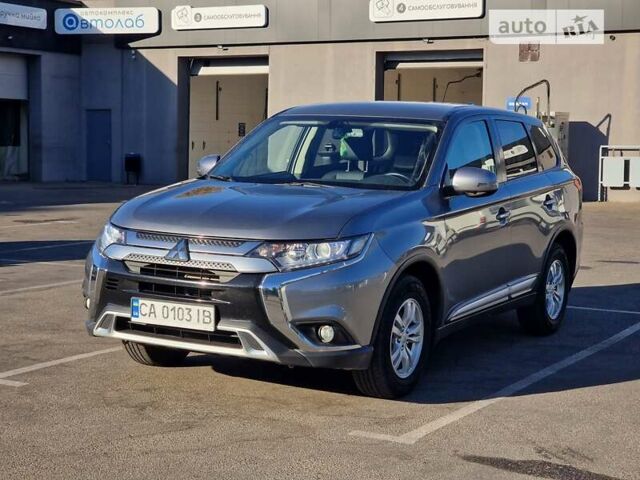 Сірий Міцубісі Аутлендер, об'ємом двигуна 2 л та пробігом 81 тис. км за 18700 $, фото 1 на Automoto.ua