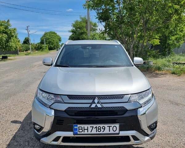 Мицубиси Аутлендер 2019 в Львове на Automoto.ua Серый Мицубиси Аутлендер, объемом двигателя 2 л и пробегом 74 тыс. км за 23300 $, фото 1 на Automoto.ua