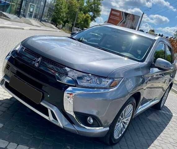 Сірий Міцубісі Аутлендер, об'ємом двигуна 2 л та пробігом 81 тис. км за 21000 $, фото 1 на Automoto.ua