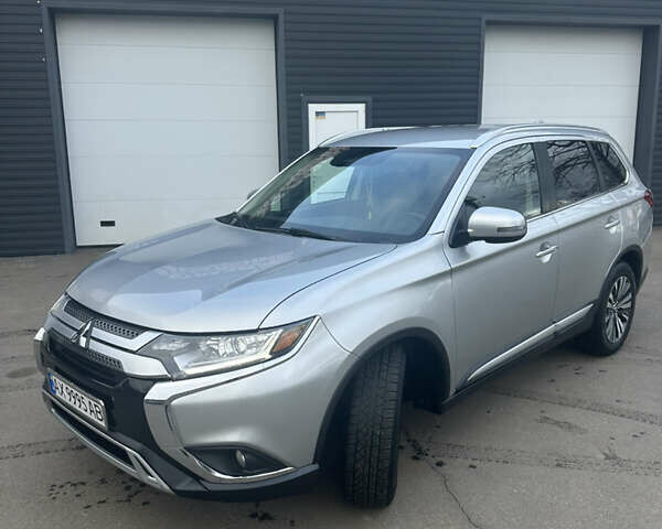 Серый Мицубиси Аутлендер, объемом двигателя 2.4 л и пробегом 115 тыс. км за 17500 $, фото 1 на Automoto.ua