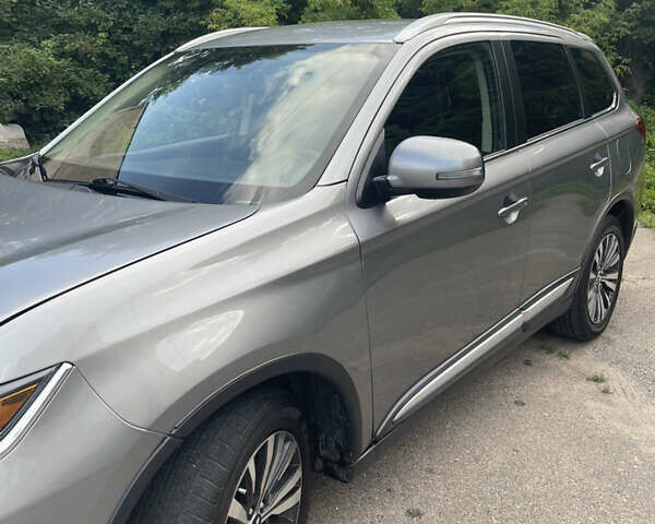 Серый Мицубиси Аутлендер, объемом двигателя 2.36 л и пробегом 119 тыс. км за 17300 $, фото 1 на Automoto.ua