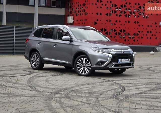 Мицубиси Аутлендер 2019 в Киеве на Automoto.ua Серый Мицубиси Аутлендер, объемом двигателя 2.4 л и пробегом 73 тыс. км за 20999 $, фото 1 на Automoto.ua