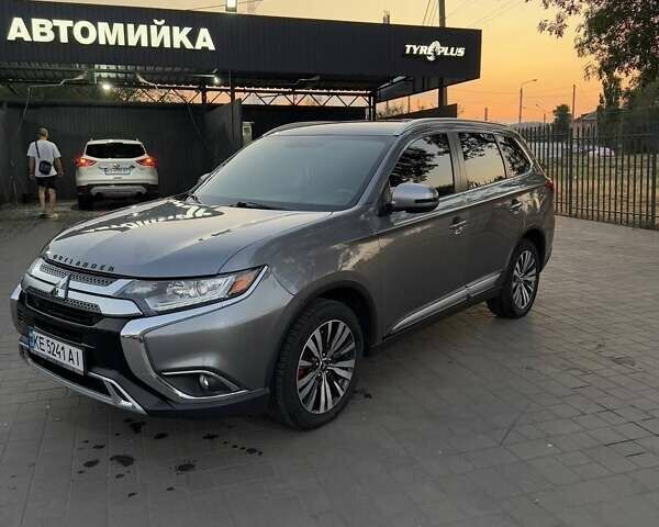Міцубісі Аутлендер 2019 у Кривому Розі на Automoto.ua Сірий Міцубісі Аутлендер, об'ємом двигуна 2.4 л та пробігом 80 тис. км за 19100 $, фото 1 на Automoto.ua