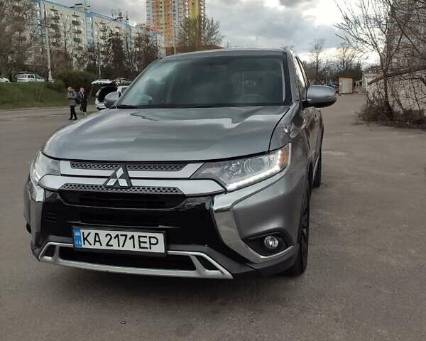 Сірий Міцубісі Аутлендер, об'ємом двигуна 2.36 л та пробігом 114 тис. км за 21000 $, фото 1 на Automoto.ua