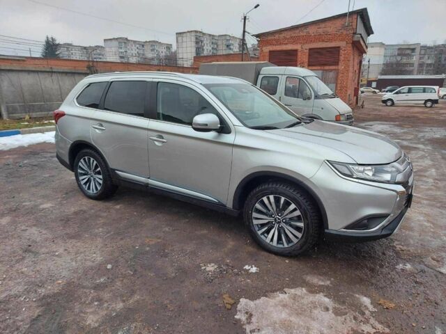 Серый Мицубиси Аутлендер, объемом двигателя 2.4 л и пробегом 85 тыс. км за 20500 $, фото 1 на Automoto.ua