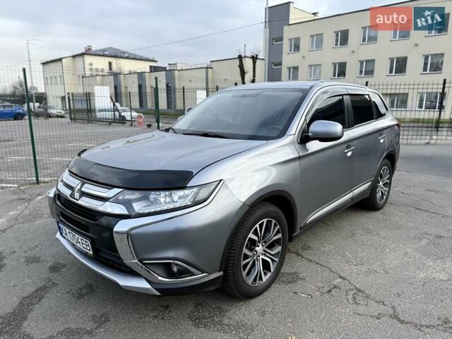 Серый Мицубиси Аутлендер, объемом двигателя 2.36 л и пробегом 136 тыс. км за 15000 $, фото 1 на Automoto.ua
