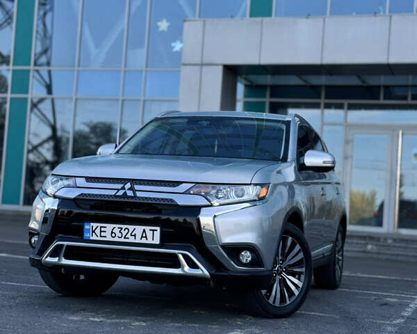 Міцубісі Аутлендер 2020 у Дніпро (Дніпропетровську) на Automoto.ua Сірий Міцубісі Аутлендер, об'ємом двигуна 2.36 л та пробігом 29 тис. км за 25500 $, фото 1 на Automoto.ua