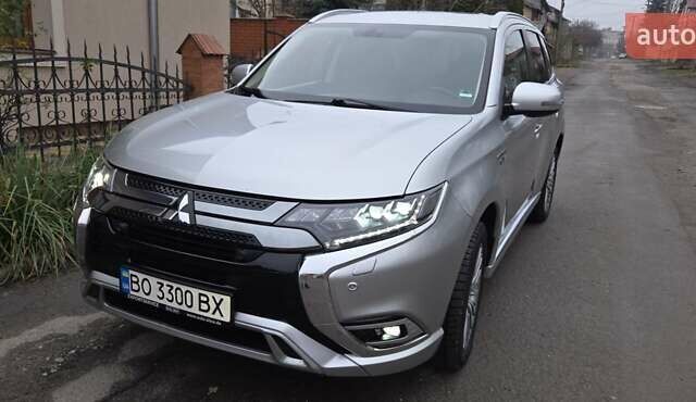 Серый Мицубиси Аутлендер, объемом двигателя 2.4 л и пробегом 174 тыс. км за 27300 $, фото 1 на Automoto.ua