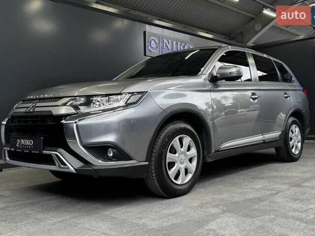 Серый Мицубиси Аутлендер, объемом двигателя 2 л и пробегом 91 тыс. км за 19000 $, фото 1 на Automoto.ua