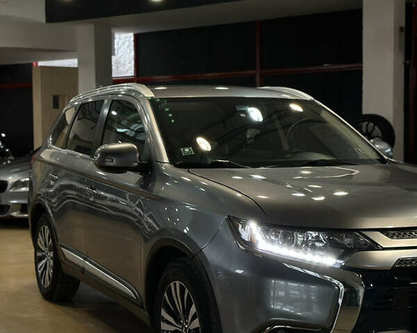 Серый Мицубиси Аутлендер, объемом двигателя 2.36 л и пробегом 130 тыс. км за 17300 $, фото 1 на Automoto.ua