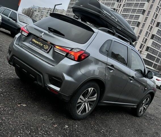 Серый Мицубиси Аутлендер, объемом двигателя 2 л и пробегом 70 тыс. км за 16799 $, фото 1 на Automoto.ua