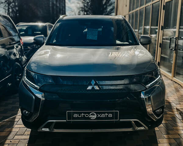 Серый Мицубиси Аутлендер, объемом двигателя 2.4 л и пробегом 95 тыс. км за 16500 $, фото 1 на Automoto.ua