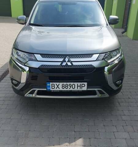 Серый Мицубиси Аутлендер, объемом двигателя 2 л и пробегом 36 тыс. км за 23500 $, фото 1 на Automoto.ua