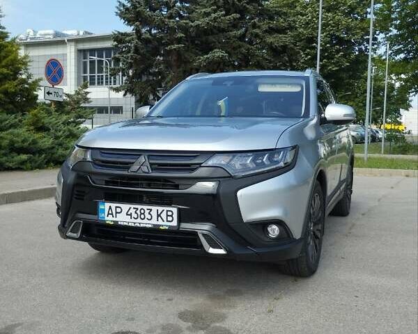 Серый Мицубиси Аутлендер, объемом двигателя 2.36 л и пробегом 55 тыс. км за 19500 $, фото 1 на Automoto.ua
