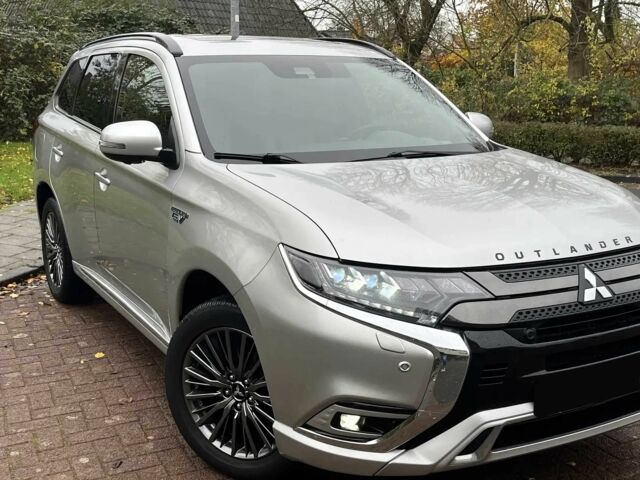 Серый Мицубиси Аутлендер, объемом двигателя 2.4 л и пробегом 49 тыс. км за 13300 $, фото 1 на Automoto.ua