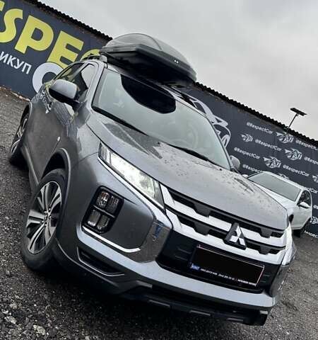 Серый Мицубиси Аутлендер, объемом двигателя 2 л и пробегом 70 тыс. км за 16899 $, фото 1 на Automoto.ua