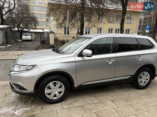Сірий Міцубісі Аутлендер, об'ємом двигуна 2 л та пробігом 63 тис. км за 22500 $, фото 1 на Automoto.ua