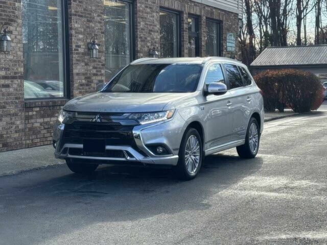 Серый Мицубиси Аутлендер, объемом двигателя 2.4 л и пробегом 21 тыс. км за 15600 $, фото 1 на Automoto.ua