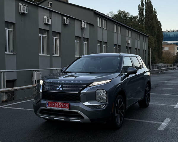 Серый Мицубиси Аутлендер, объемом двигателя 2.5 л и пробегом 55 тыс. км за 23300 $, фото 1 на Automoto.ua