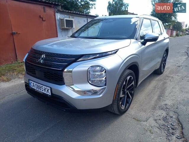 Серый Мицубиси Аутлендер, объемом двигателя 2.49 л и пробегом 84 тыс. км за 23000 $, фото 1 на Automoto.ua