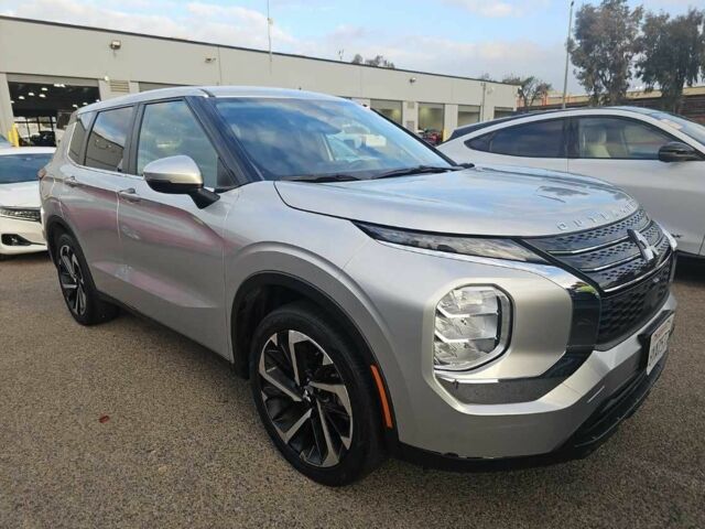 Серый Мицубиси Аутлендер, объемом двигателя 0 л и пробегом 56 тыс. км за 22000 $, фото 1 на Automoto.ua