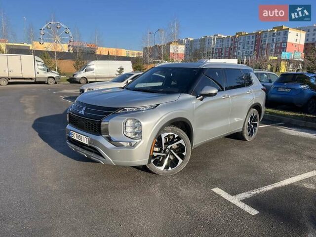 Серый Мицубиси Аутлендер, объемом двигателя 2.49 л и пробегом 38 тыс. км за 24999 $, фото 1 на Automoto.ua