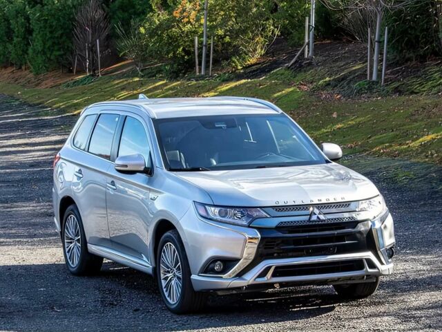 Сірий Міцубісі Аутлендер, об'ємом двигуна 0 л та пробігом 18 тис. км за 13580 $, фото 1 на Automoto.ua