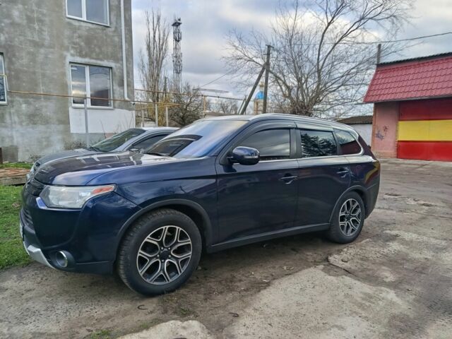 Синий Мицубиси Аутлендер, объемом двигателя 3 л и пробегом 250 тыс. км за 12000 $, фото 1 на Automoto.ua