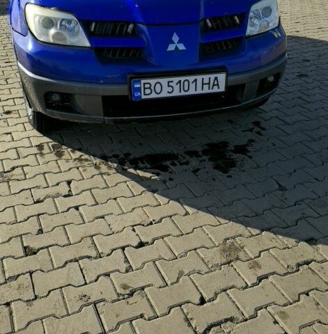 Синий Мицубиси Аутлендер, объемом двигателя 2 л и пробегом 300 тыс. км за 4300 $, фото 1 на Automoto.ua