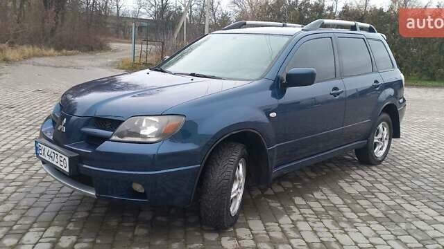 Синий Мицубиси Аутлендер, объемом двигателя 2 л и пробегом 400 тыс. км за 4400 $, фото 1 на Automoto.ua