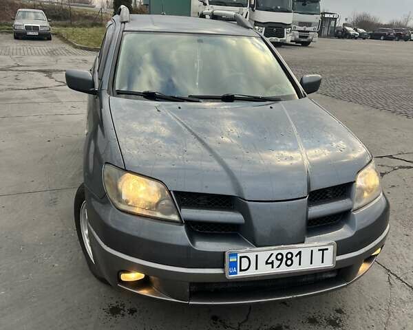 Синий Мицубиси Аутлендер, объемом двигателя 2.38 л и пробегом 300 тыс. км за 4200 $, фото 1 на Automoto.ua