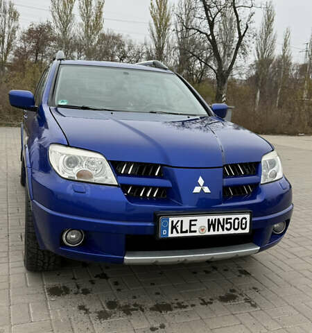 Синий Мицубиси Аутлендер, объемом двигателя 2.4 л и пробегом 243 тыс. км за 5000 $, фото 1 на Automoto.ua