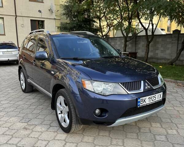 Синий Мицубиси Аутлендер, объемом двигателя 2.36 л и пробегом 223 тыс. км за 8650 $, фото 1 на Automoto.ua