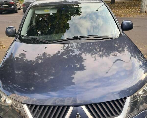 Синий Мицубиси Аутлендер, объемом двигателя 2.4 л и пробегом 160 тыс. км за 8800 $, фото 1 на Automoto.ua