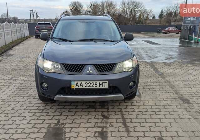 Синий Мицубиси Аутлендер, объемом двигателя 3 л и пробегом 382 тыс. км за 8200 $, фото 1 на Automoto.ua