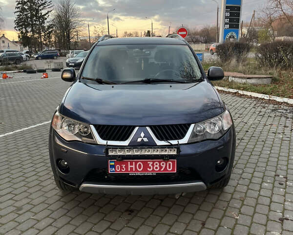Синий Мицубиси Аутлендер, объемом двигателя 2 л и пробегом 263 тыс. км за 8900 $, фото 1 на Automoto.ua