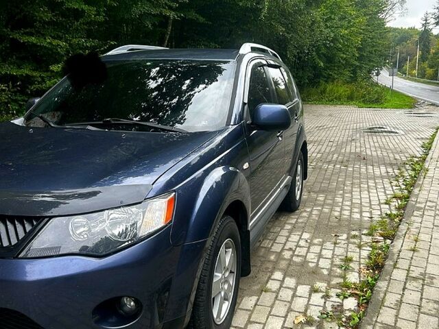 Синий Мицубиси Аутлендер, объемом двигателя 2.4 л и пробегом 284 тыс. км за 9250 $, фото 1 на Automoto.ua