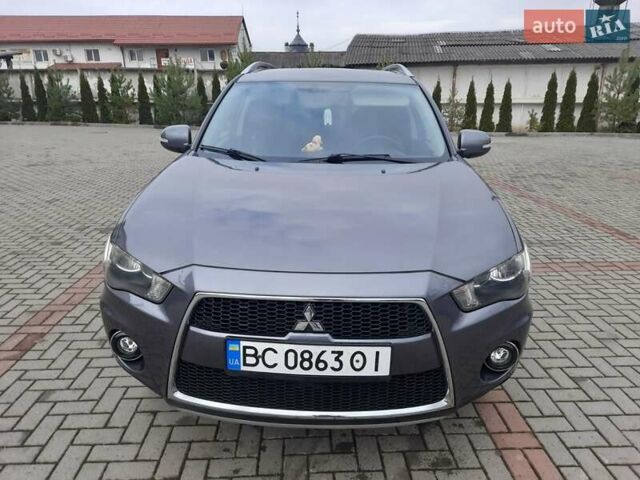 Синий Мицубиси Аутлендер, объемом двигателя 2 л и пробегом 200 тыс. км за 10500 $, фото 1 на Automoto.ua